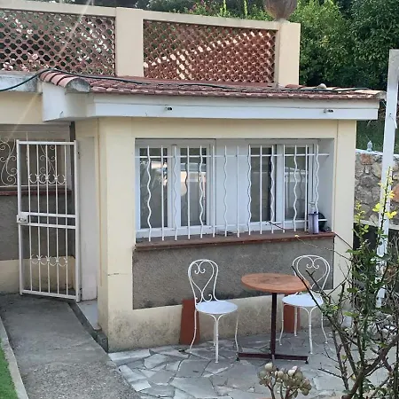 Feriehus Pretty And Comfortable Outbuilding With Swimming Pool And Garden Menton
