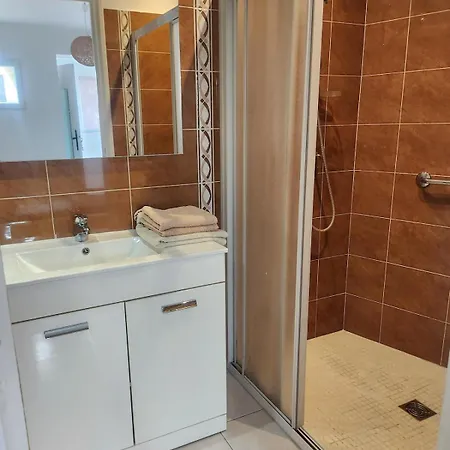 Pretty And Comfortable Outbuilding With Swimming Pool And Garden Feriehus *