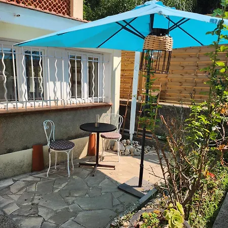 Pretty And Comfortable Outbuilding With Swimming Pool And Garden Feriehus
