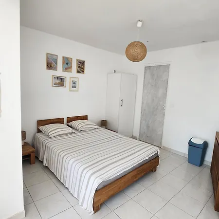 Feriehus Pretty And Comfortable Outbuilding With Swimming Pool And Garden *
