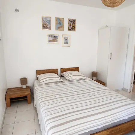 Feriehus Pretty And Comfortable Outbuilding With Swimming Pool And Garden Menton